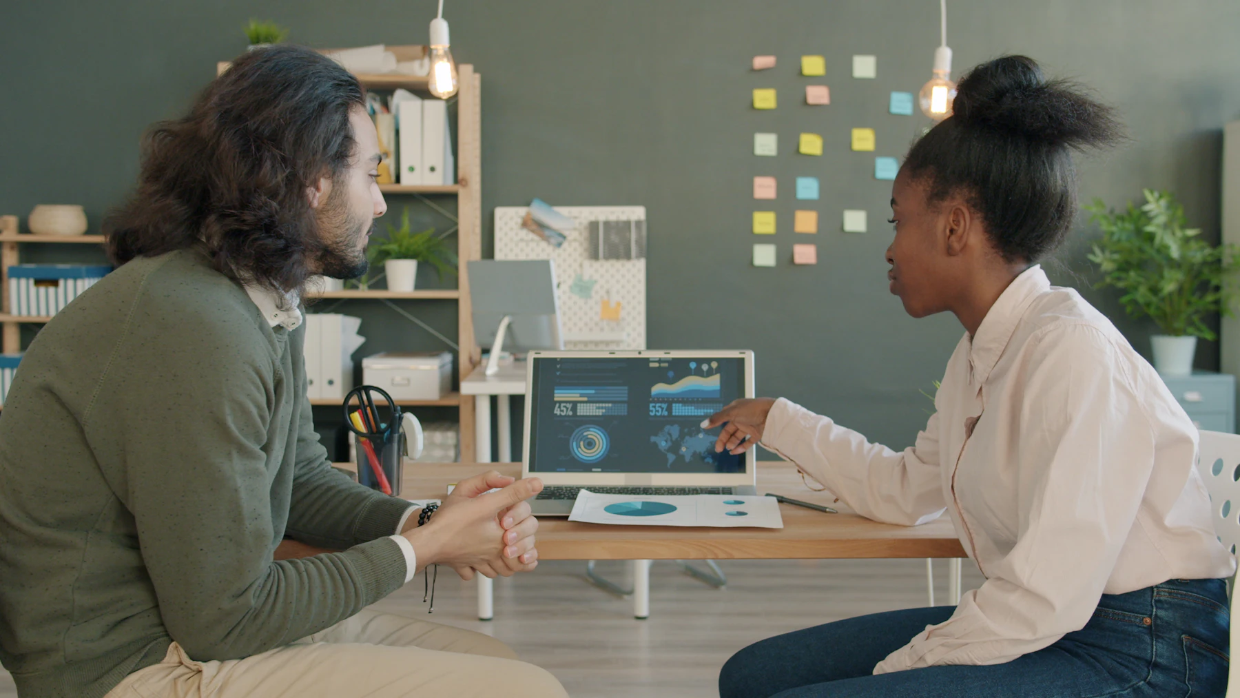 An adviser and a client discussing a case at a laptop